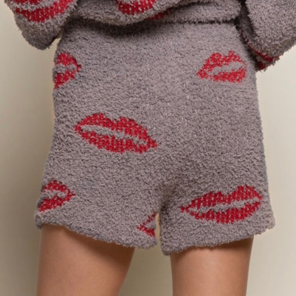 POL Kiss Me Lips Berber shorts - Picture 2 of 3